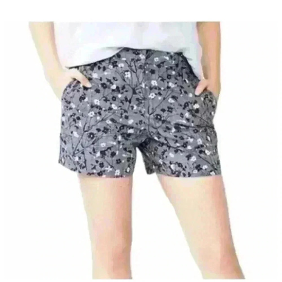 GAP Pants - GAP Tailored Short Blue Chambray Floral Print 3.5" Shots Size 6R